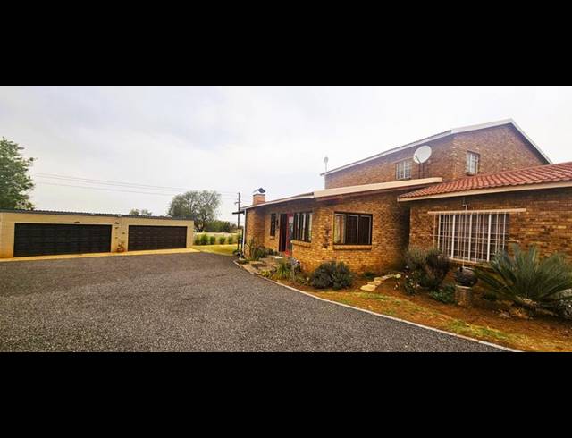 5 BEDROOM HOUSE FOR SALE IN VAAL MARINA